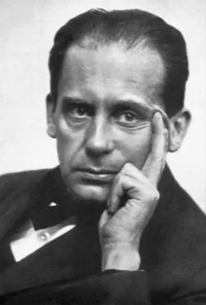 Louis Held: Der Architekt Walter Gropius, Begründer des Staatlichen Bauhauses Weimar, um 1919label QS:Lde,"Der Architekt Walter Gropius, Begründer des Staatlichen Bauhauses Weimar, um 1919"